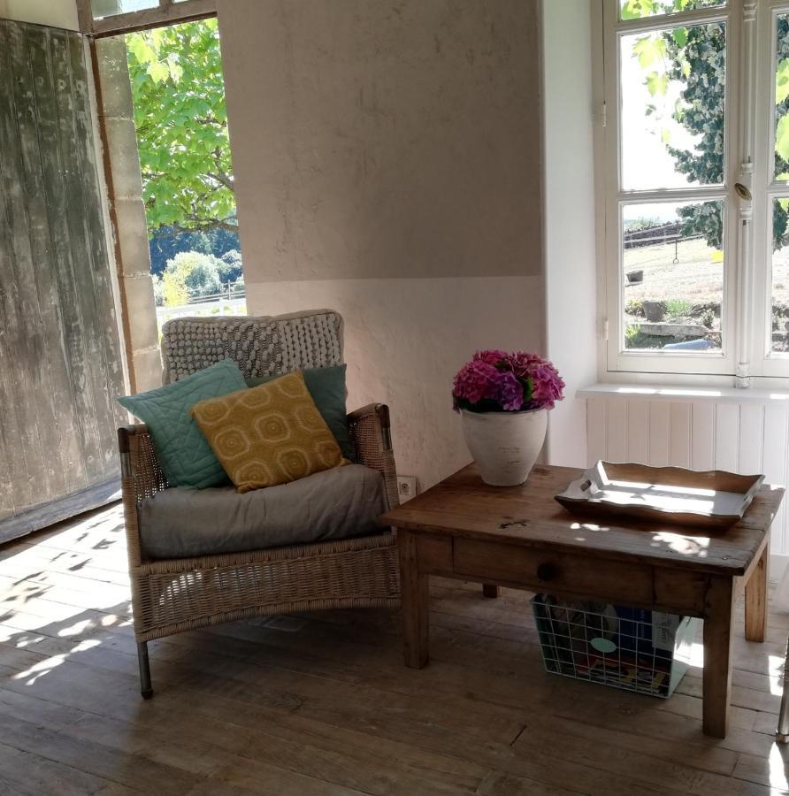 Chambre D'Hote Equestre Au Petit Bonheur Chateldon Exterior foto